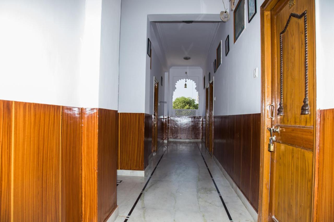 Hotel Udai Palace - Centrally Located Budget Family Stay Udaipur Exterior photo