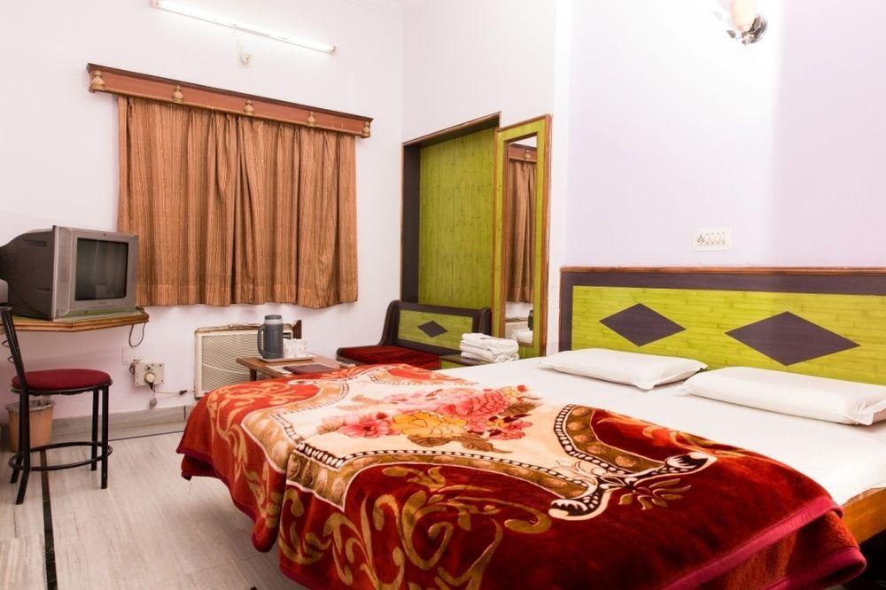 Hotel Udai Palace - Centrally Located Budget Family Stay Udaipur Exterior photo