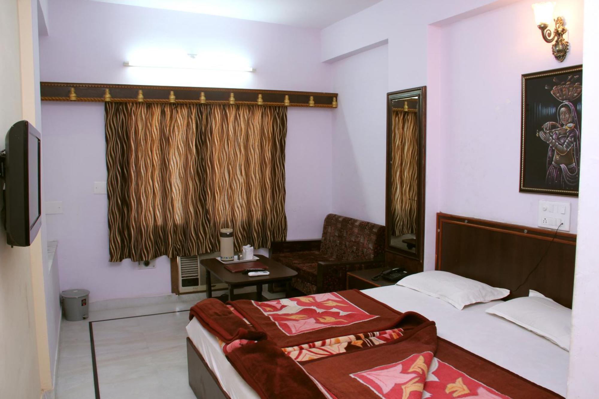 Hotel Udai Palace - Centrally Located Budget Family Stay Udaipur Exterior photo
