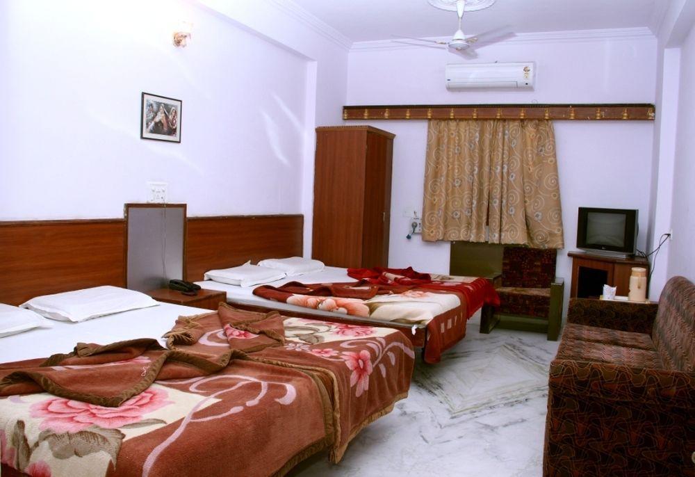 Hotel Udai Palace - Centrally Located Budget Family Stay Udaipur Exterior photo
