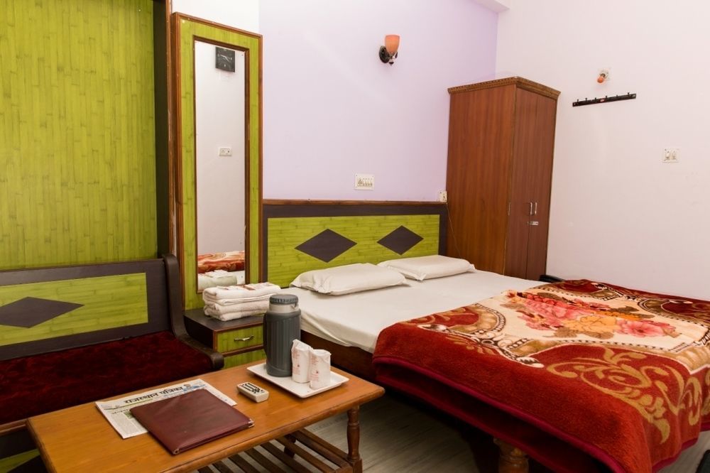 Hotel Udai Palace - Centrally Located Budget Family Stay Udaipur Exterior photo