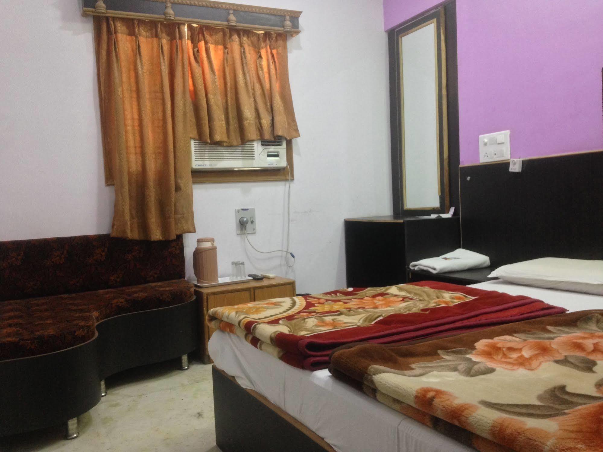 Hotel Udai Palace - Centrally Located Budget Family Stay Udaipur Exterior photo