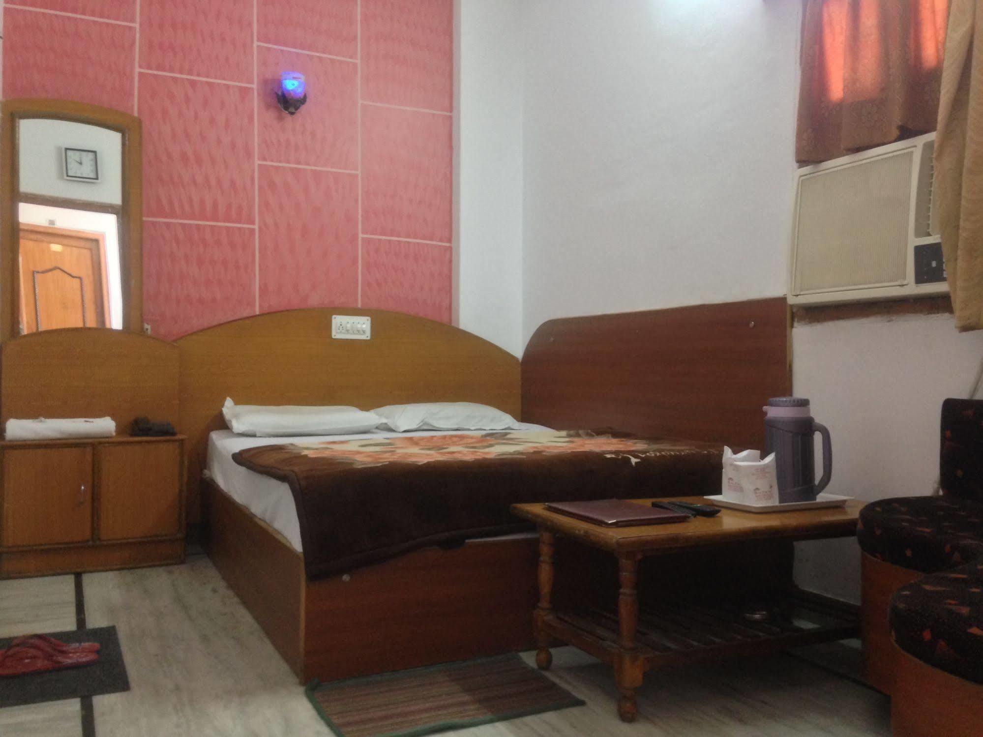 Hotel Udai Palace - Centrally Located Budget Family Stay Udaipur Exterior photo